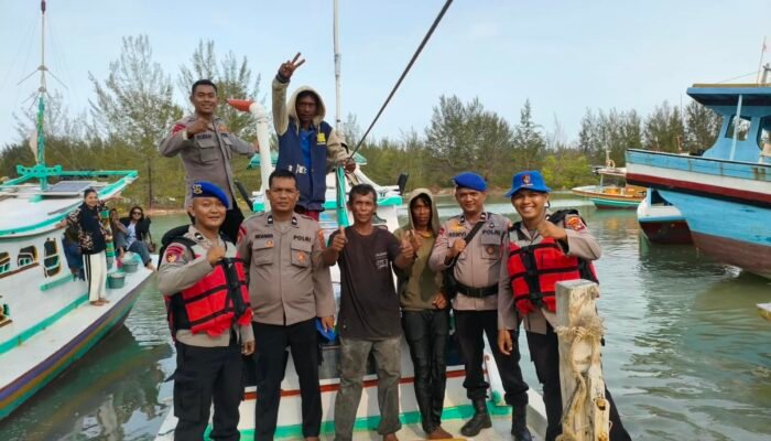 Terima Laporan Call Center 110, Polairud Polres Bangka Evakuasi Kapal Rusak di Perairan Jelitik